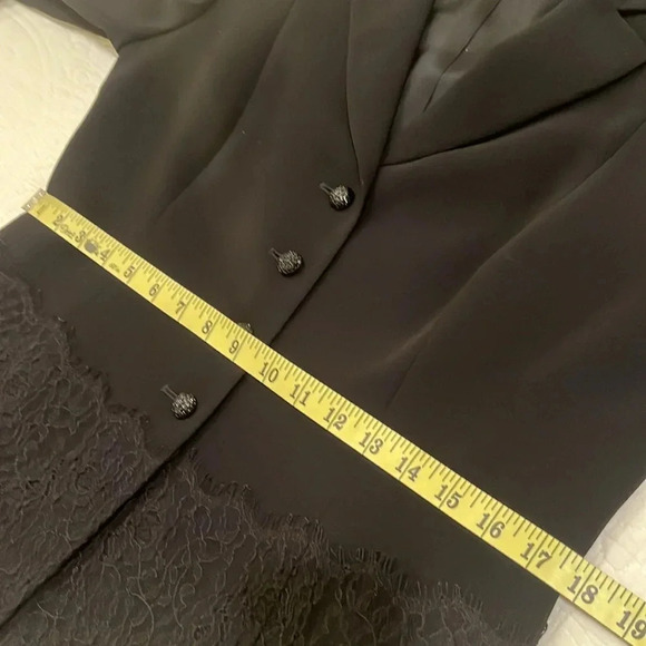 Tahari Lace Blazer Women’s 12 P Dressy Event Jacket Shoulder Pads Black Classic - Picture 11 of 16